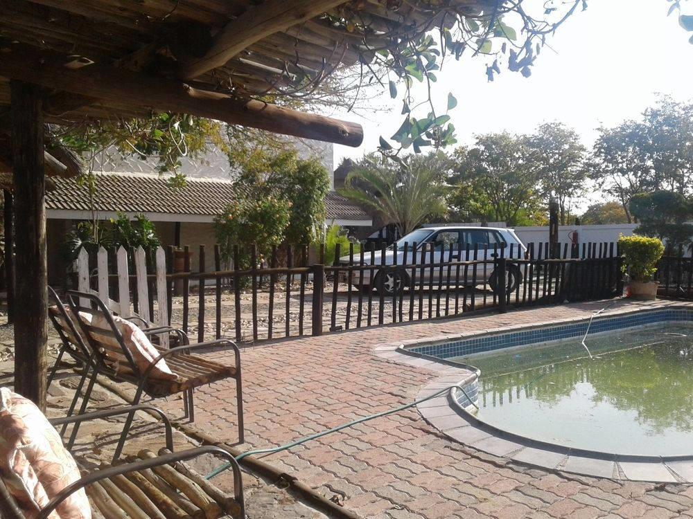 Road View Lodge Francistown Extérieur photo